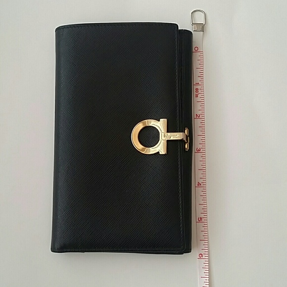 ferragamo wallet