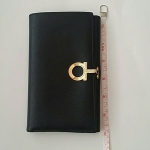 ferragamo wallet