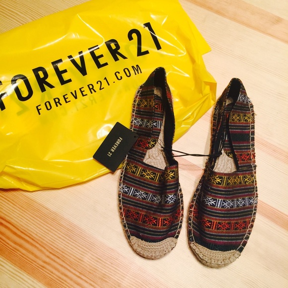 Forever 21 Size 10 Fall flats