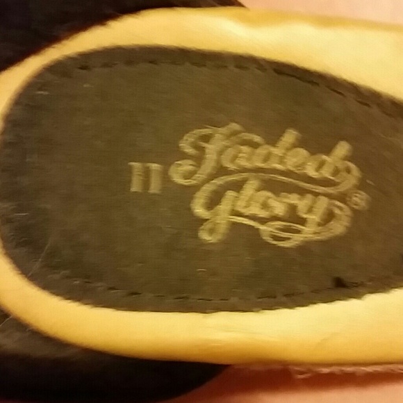 Shoes - Picture 3 of 4