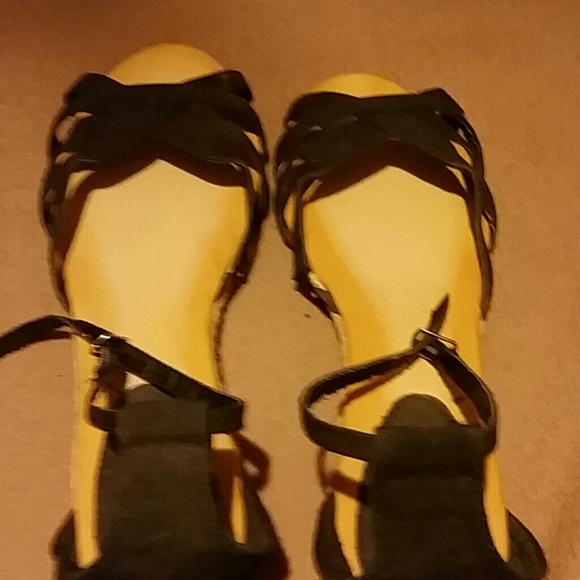 Shoes - Picture 4 of 4