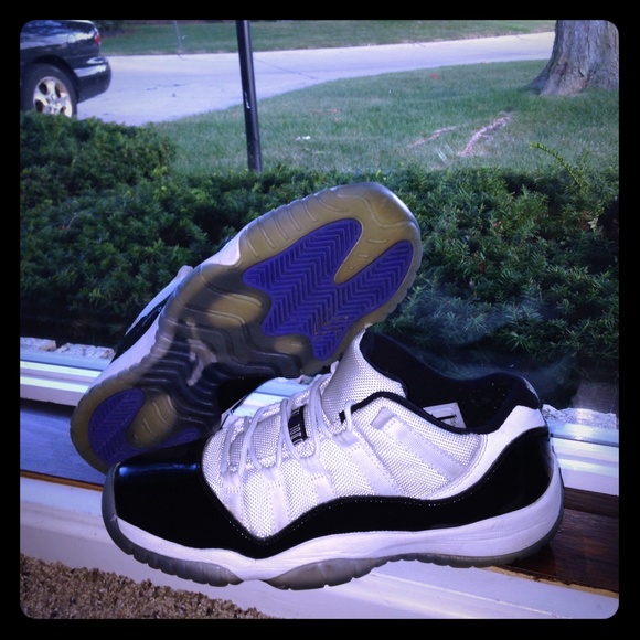 Jordan 11 concord lows