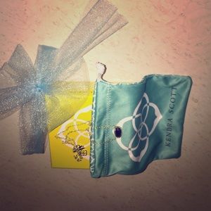 Kendra Scott Elisa Gold Pendant in black