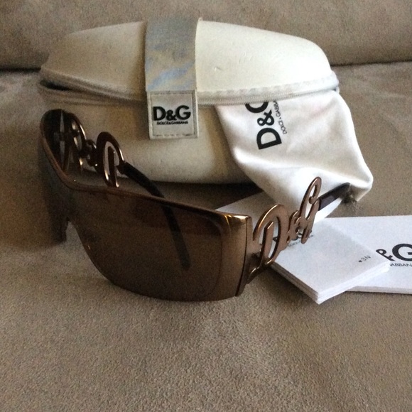 Dolce & Gabbana bronze sunnies!