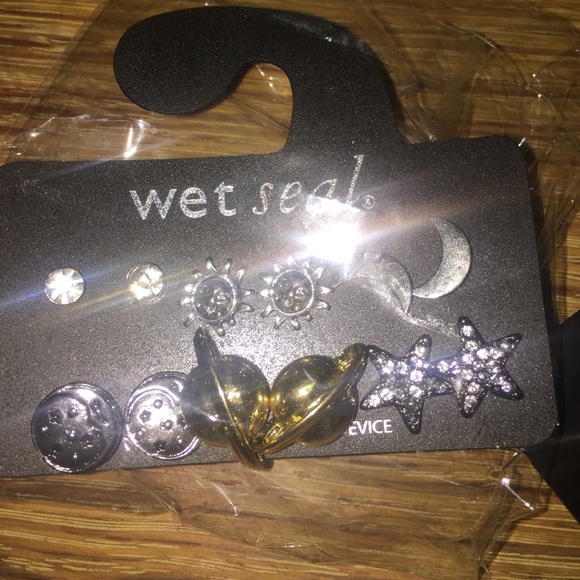 earring bundle - Picture 2 of 3