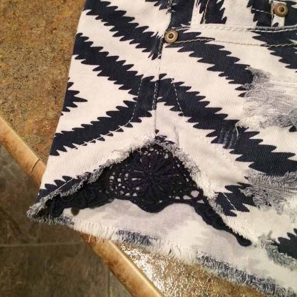 Shorts - Picture 2 of 4