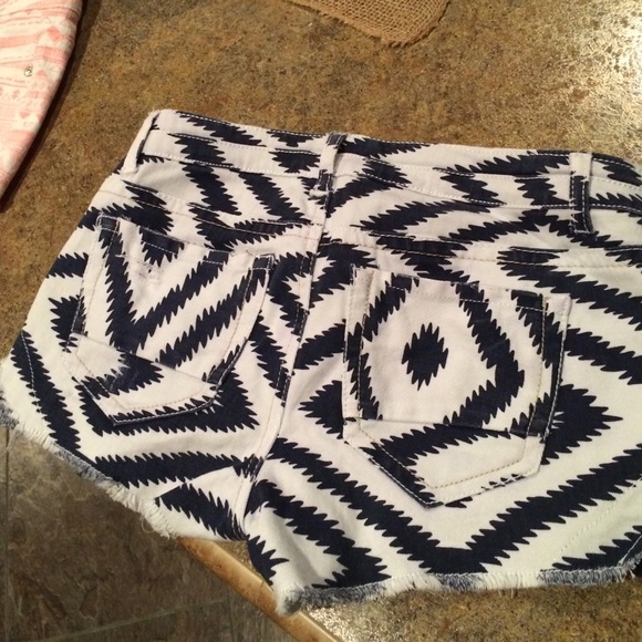 Shorts - Picture 4 of 4