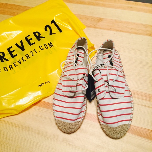 Forever 21 Size 8.5 red and white canvas flats