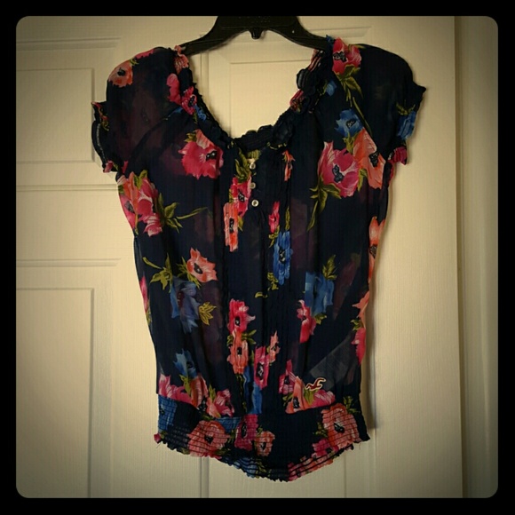 Hollister top!