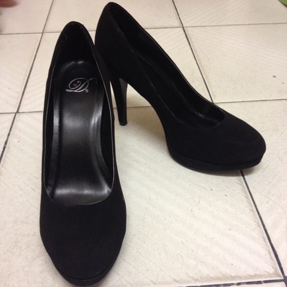 Black faux suede pumps👠
