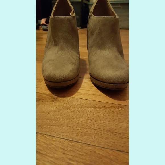 Merona Tan 4.5 Inch Heels - Picture 2 of 4