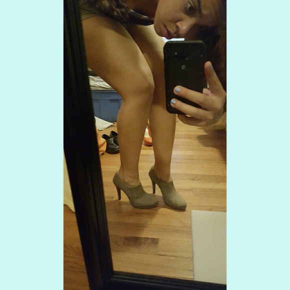 Merona Tan 4.5 Inch Heels - Picture 4 of 4