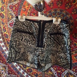 High rise fitted shorts UO