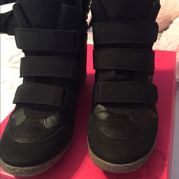 Shoes - A sneaker wedge