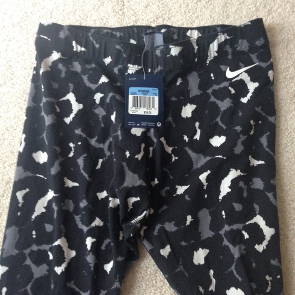 NWT Nike leggings