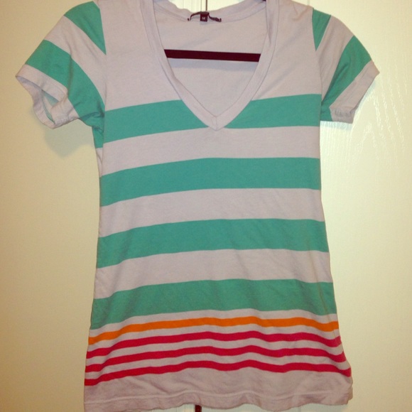 V-neck - Picture 1 of 2