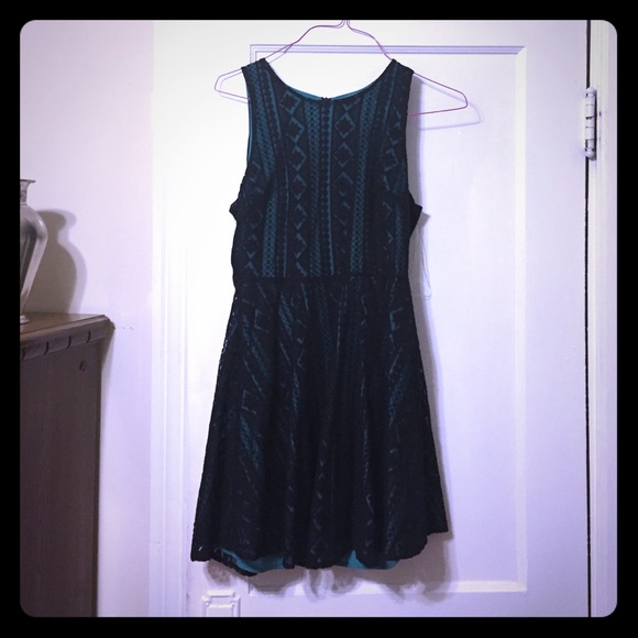 Black/green lace dress - Picture 1 of 1