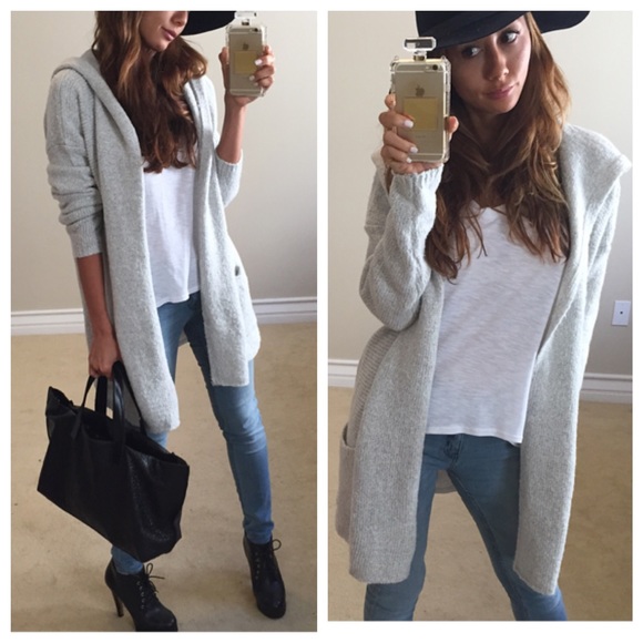 • SOLD • Grey Sweater Jacket w/ Hood M/L - Picture 2 of 4