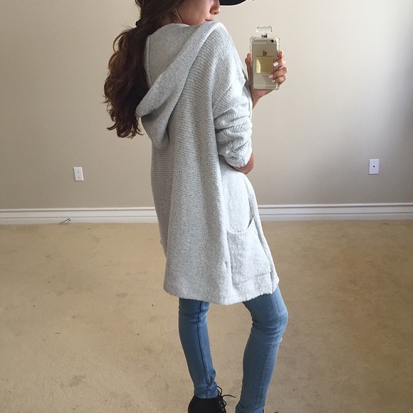 • SOLD • Grey Sweater Jacket w/ Hood M/L - Picture 3 of 4