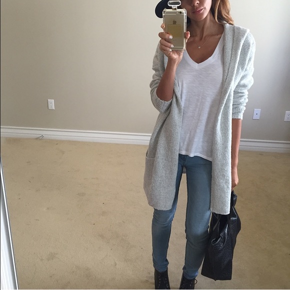 • SOLD • Grey Sweater Jacket w/ Hood M/L - Picture 4 of 4