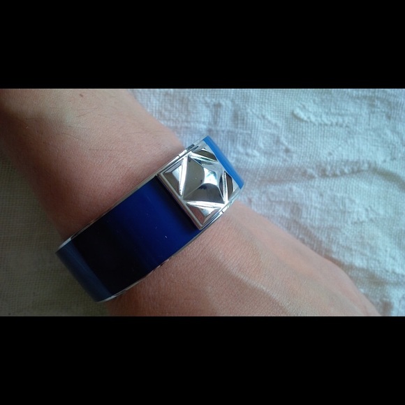 Vince Camuto Blue & Silver Stud Hinge bracelet