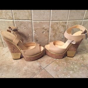 Giuseppe Zanotti nude and gold wedges