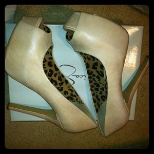 Pretty in pink peep toe