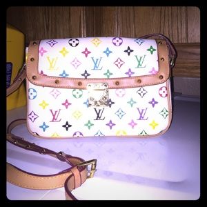 Not authentic (it could be idk) Louis Vuitton bag