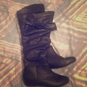 Black boots size 8
