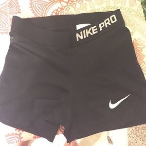 NIKE SHORTS
