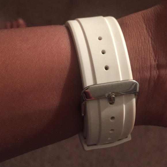 White watch barely worn - Picture 2 of 4