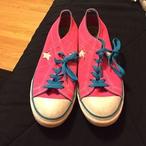 Size 10 pink converse with blue strings