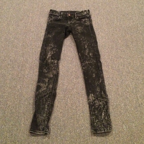DIVIDED acid washed jeans