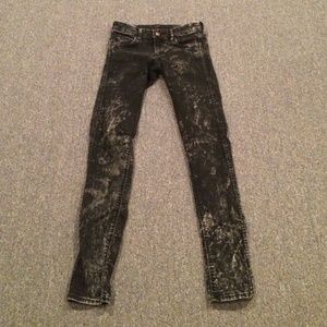 DIVIDED acid washed jeans