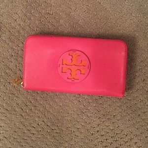 Tory burch zip wallet