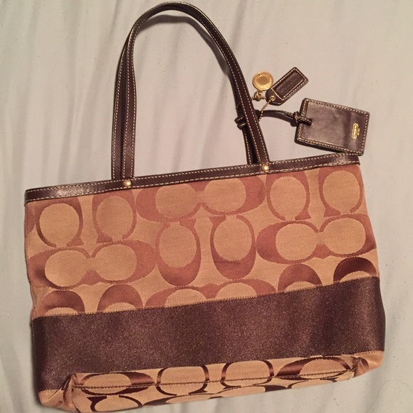 Authentic Coach handbag. Brown.