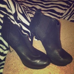 RESERVE: Booties❤️😎