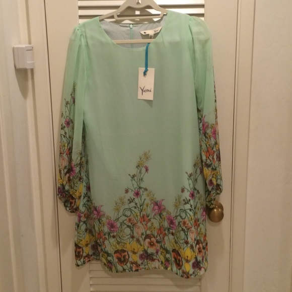 Yumi Shift Dress in Border Floral- new w tags - Picture 2 of 3