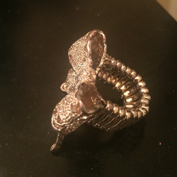 Ring - Picture 2 of 4