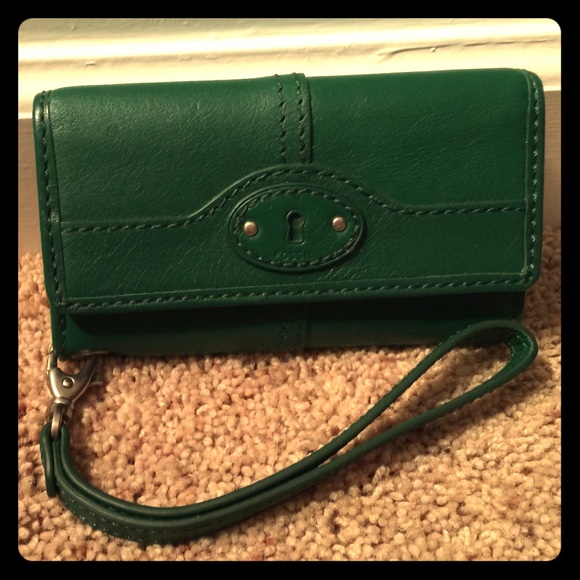 NWT for green leather Fossil wristlet