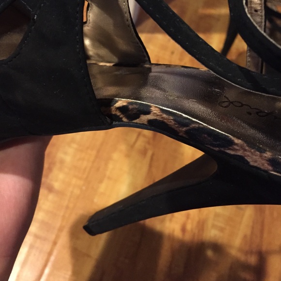 Black high heels ✨👠 - Picture 2 of 3