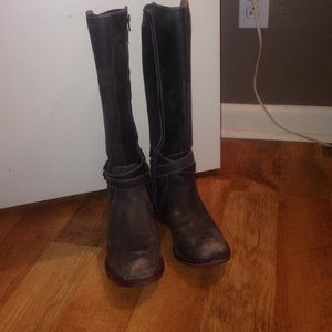Boots-  No trades!!