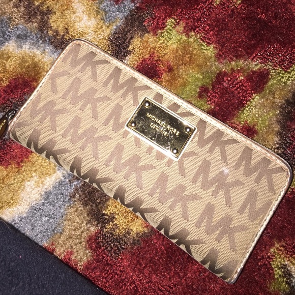 Michael kors wallet