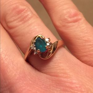 💚💚 Emerald ring w/diamonds & gold band