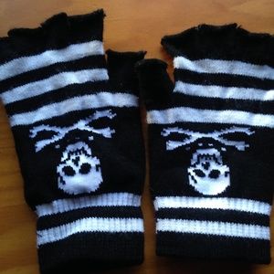 Fingerless Skull Gloves💀💀