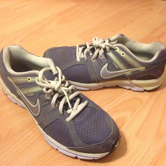 Nike Green & Grey Running Shoes Size 7.5