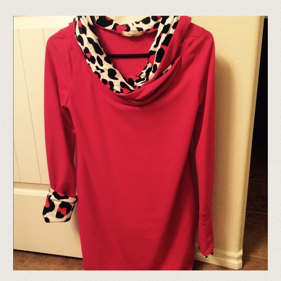 Pink pullover hoodie with leopard lining - Picture 3 of 4