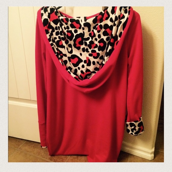 Pink pullover hoodie with leopard lining - Picture 4 of 4