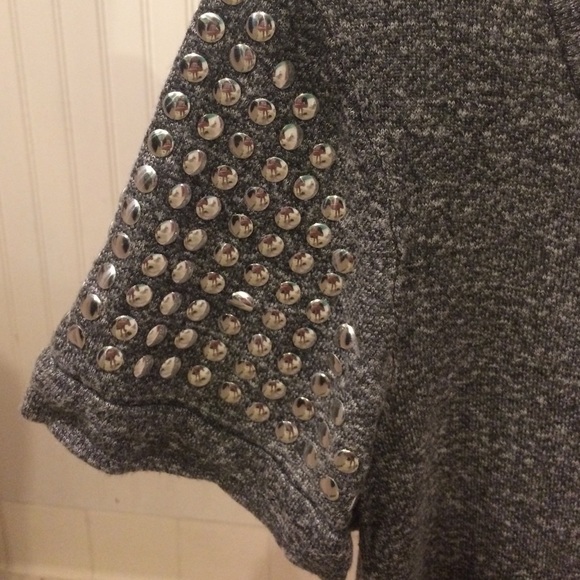 Studded top - Picture 2 of 2