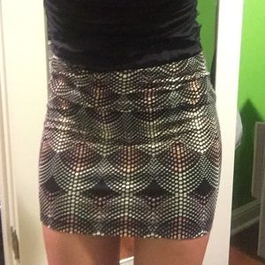 Patterned body con skirt!